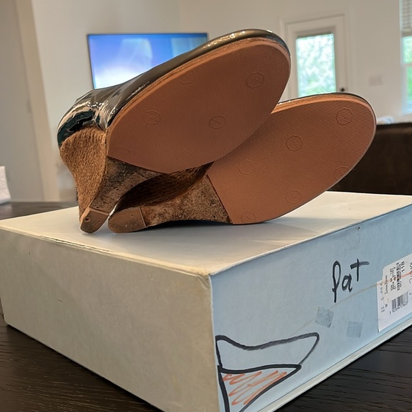 LANVIN PARIS black patent wedges - Picture 5 of 5